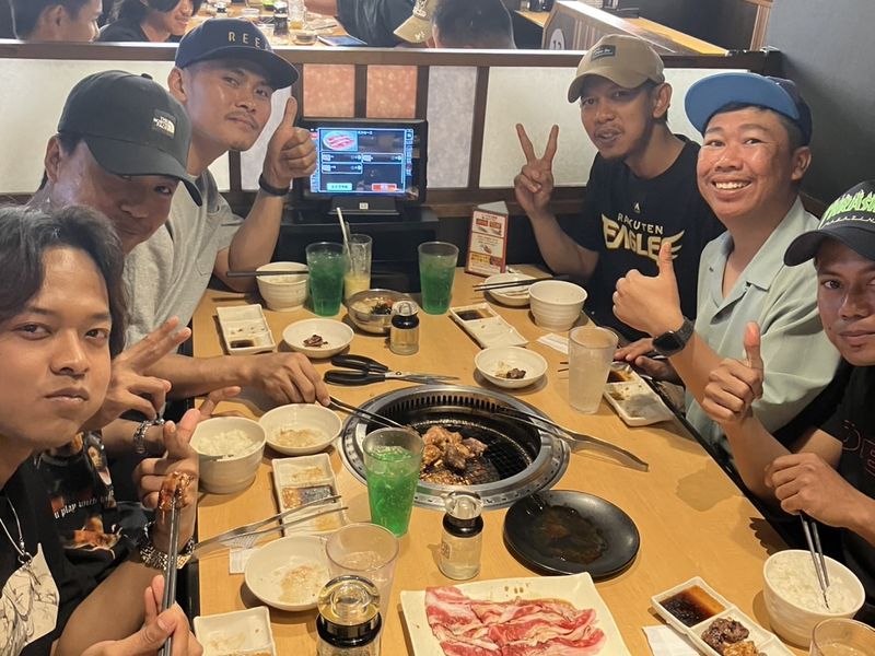 食事会で集まったスタッフ