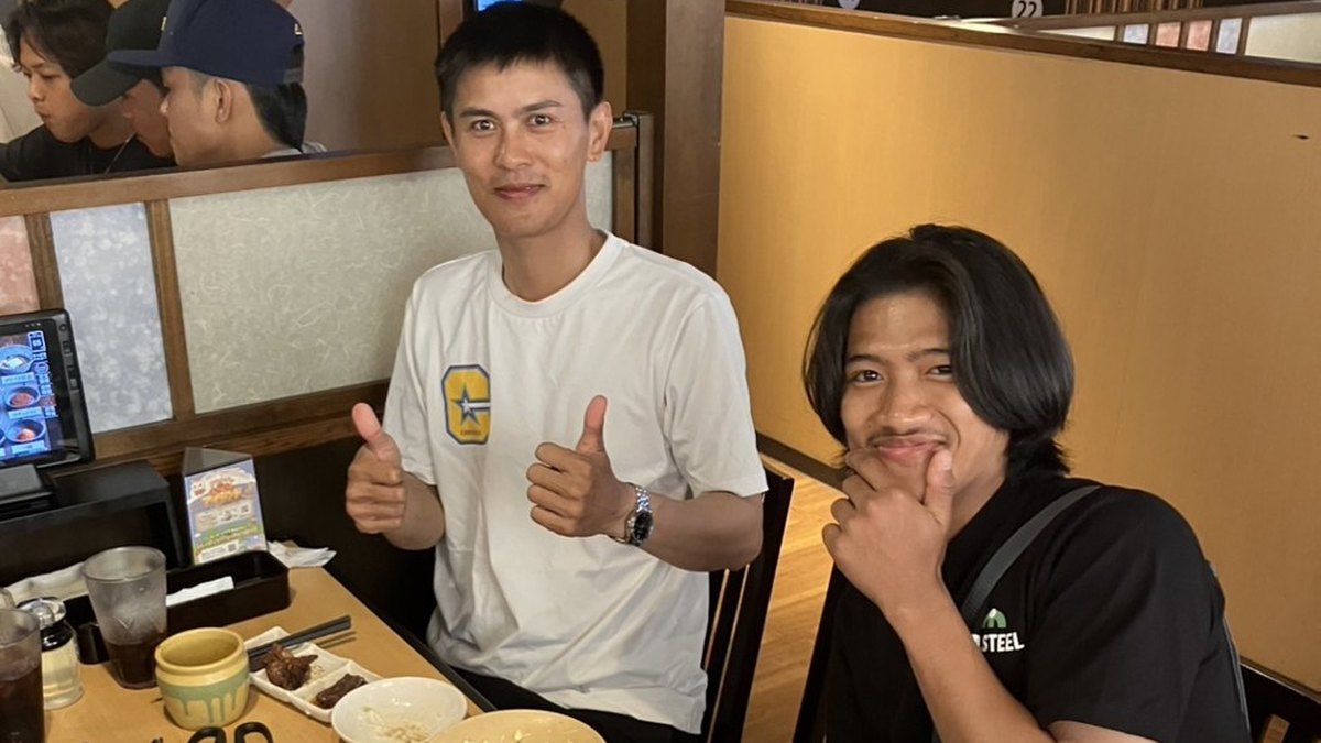 笑顔のスタッフ2人
