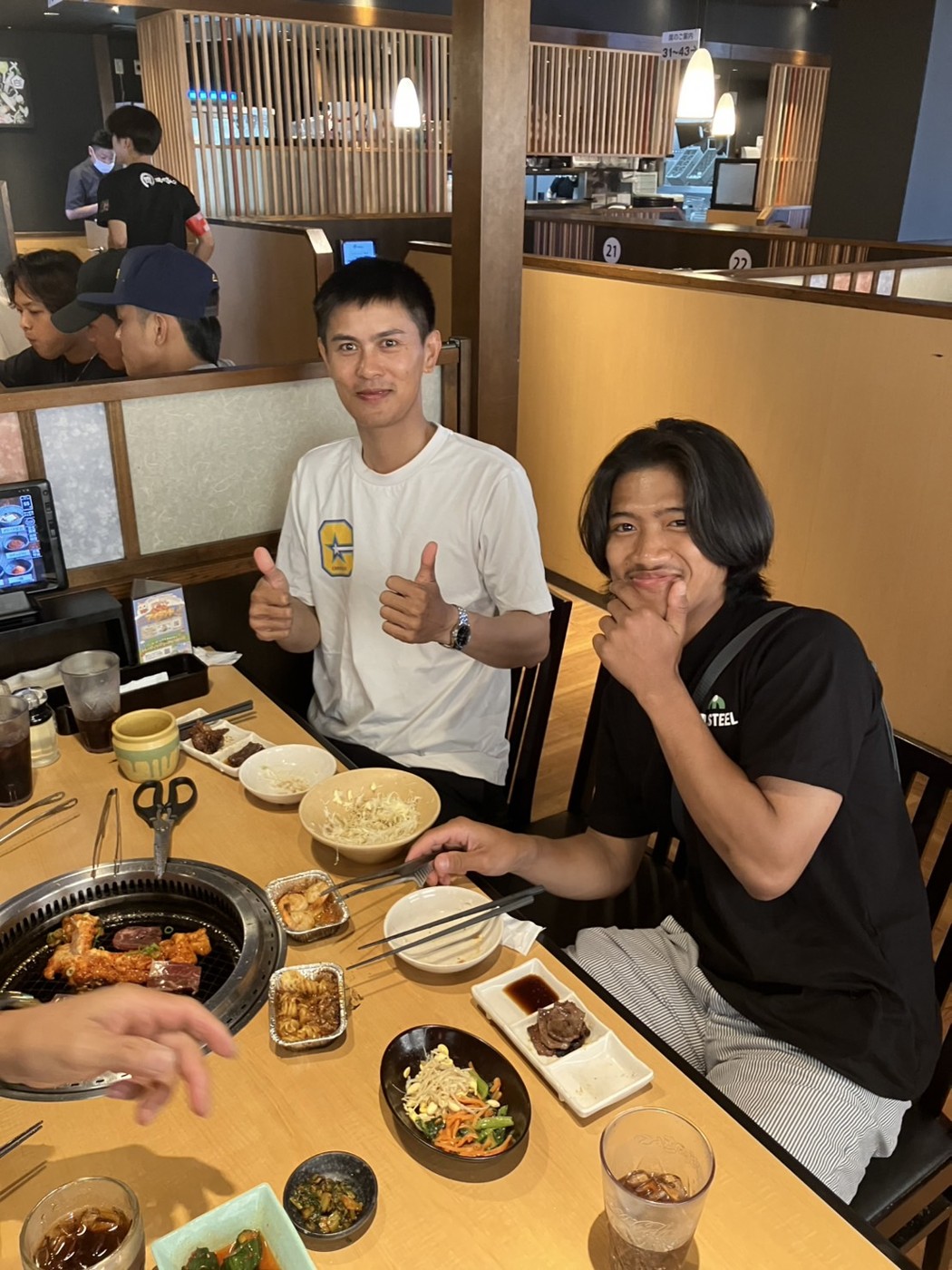 笑顔のスタッフ2人
